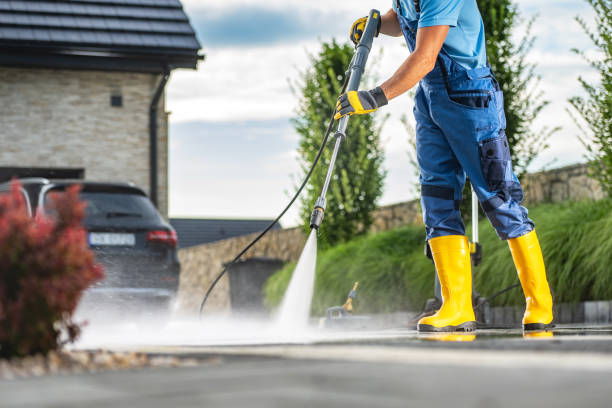 Best Pool Deck Cleaning  in Rapids, NY